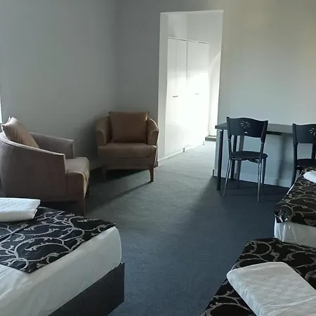 Hotel Red Flag
