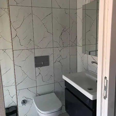 Gazde/Camere de închiriat Red Flag *